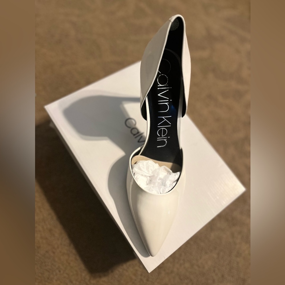 Calvin Klein Women’s kcHAYDEN 10M New (Ivory 150)